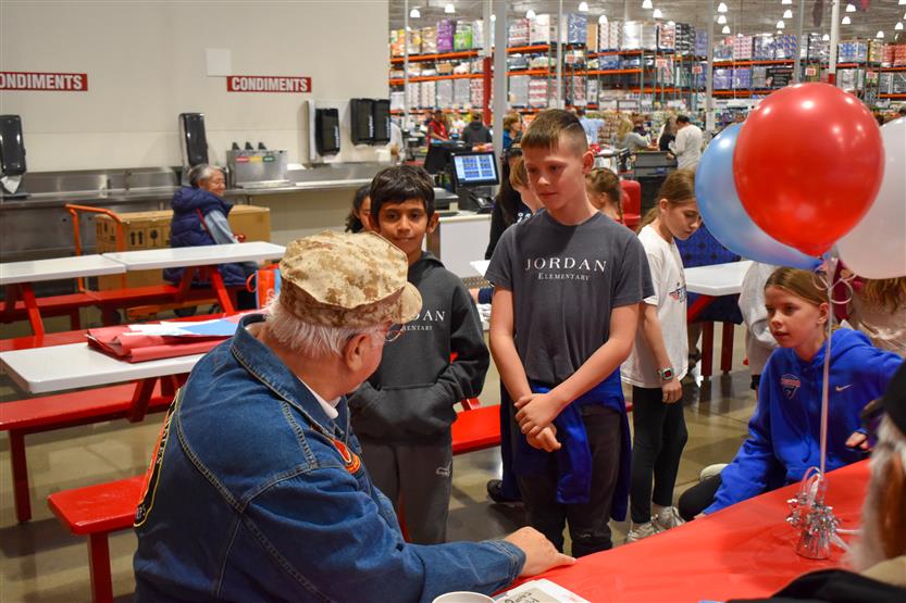 Students visit veterans